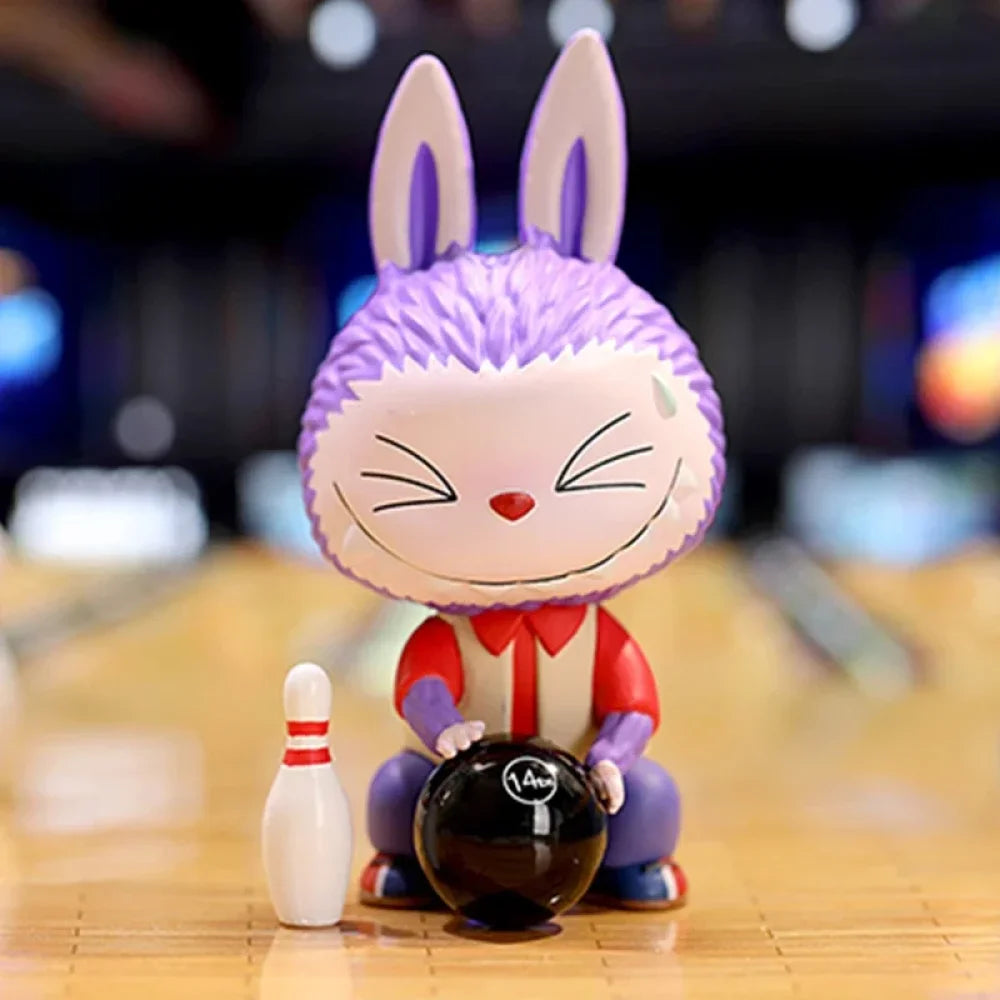 Figurine Labubu discipline Sportive Football-MaPelucheLabubu.fr | Adoptez votre Labubu : Peluches et Figurines Uniques