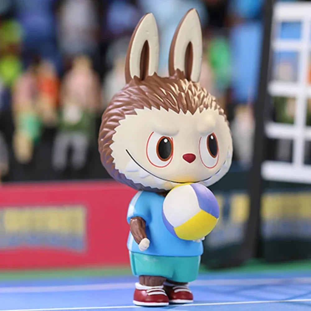 Figurine Labubu discipline Sportive Football-MaPelucheLabubu.fr | Adoptez votre Labubu : Peluches et Figurines Uniques