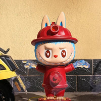 Découvrir le modèle Fire Hydrant Figurine Labubu The Monster Almost Flask - modèle Fire Hydrant - MaPelucheLabubu.fr | Adoptez votre Labubu : Peluches et Figurines Uniques