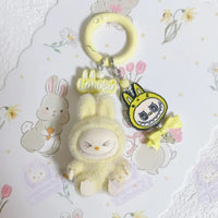 Découvrir le modèle F Porte-clé Labubu jaune - modèle F - MaPelucheLabubu.fr | Adoptez votre Labubu : Peluches et Figurines Uniques