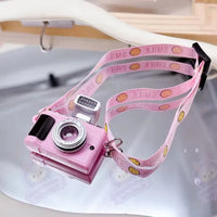 Appareil photo avec flash pour Labubu - modèle pink - MaPelucheLabubu.fr | Adoptez votre Labubu : Peluches et Figurines Uniques