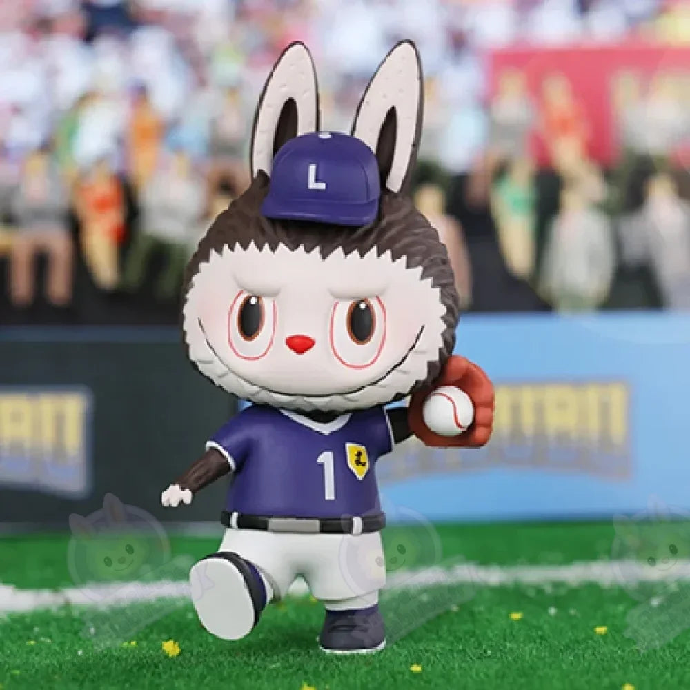 Figurine Labubu discipline Sportive Football-MaPelucheLabubu.fr | Adoptez votre Labubu : Peluches et Figurines Uniques