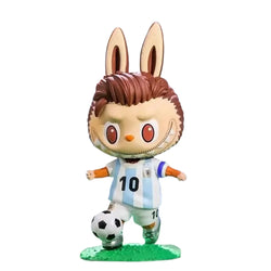 Acheter Figurine Labubu Lionel Messi Dribble - MaPelucheLabubu.fr | Adoptez votre Labubu : Peluches et Figurines Uniques
