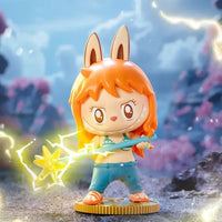 Figurine Labubu The Monster x One Piece Nico Rubin - modèle NAMI - MaPelucheLabubu.fr | Adoptez votre Labubu : Peluches et Figurines Uniques