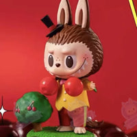 Figurine Labubu The Monsters Fraise - modèle Cherry - MaPelucheLabubu.fr | Adoptez votre Labubu : Peluches et Figurines Uniques