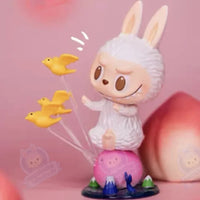 Figurine Labubu The Monsters Pastèque - modèle Peach - MaPelucheLabubu.fr | Adoptez votre Labubu : Peluches et Figurines Uniques