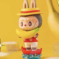 Figurine Labubu The Monsters Pêche - modèle Banana - MaPelucheLabubu.fr | Adoptez votre Labubu : Peluches et Figurines Uniques