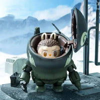 Figurine Labubu The Monsters x Kow Yokoyama Darksteel - MaPelucheLabubu.fr | Adoptez votre Labubu : Peluches et Figurines Uniques