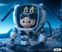 Figurine Labubu The Monsters x Kow Yokoyama Horizon - modèle Storm - MaPelucheLabubu.fr | Adoptez votre Labubu : Peluches et Figurines Uniques