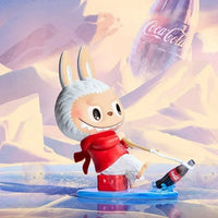 Figurines Labubu The Monster Coca-Cola Snowy Mountain - modèle Look What I Found - MaPelucheLabubu.fr | Adoptez votre Labubu : Peluches et Figurines Uniques