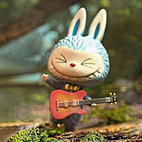 Figurines Labubu The Monster Forest Concert Military Drum - modèle Guitar - MaPelucheLabubu.fr | Adoptez votre Labubu : Peluches et Figurines Uniques