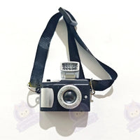 Labubu Riding Suit - modèle Camera - MaPelucheLabubu.fr | Adoptez votre Labubu : Peluches et Figurines Uniques