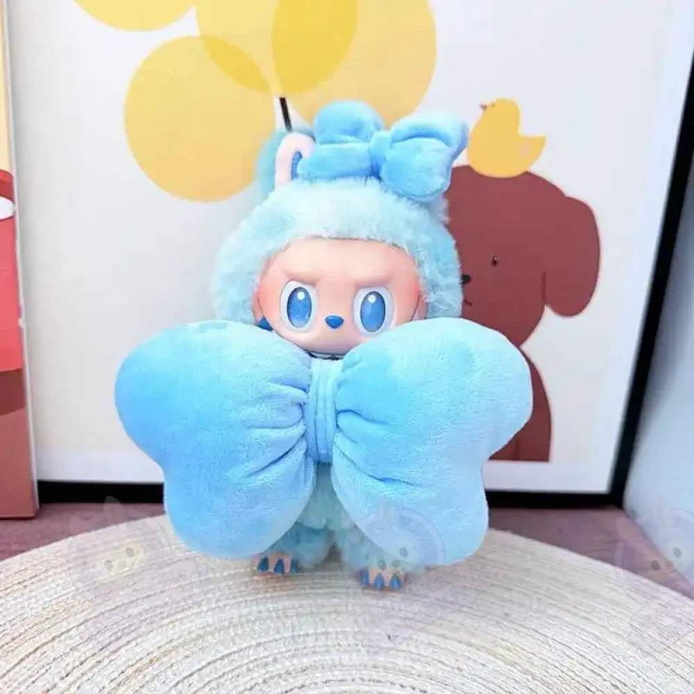 Nœud papillon et ailes rouge Labubu-MaPelucheLabubu.fr | Adoptez votre Labubu : Peluches et Figurines Uniques