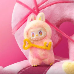 Acheter Peluche Labubu Loyalty - MaPelucheLabubu.fr | Adoptez votre Labubu : Peluches et Figurines Uniques