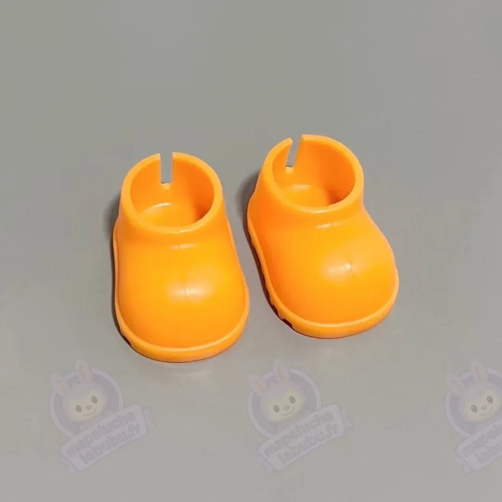 Petite chaussure coloré pour Labubu-MaPelucheLabubu.fr | Adoptez votre Labubu : Peluches et Figurines Uniques