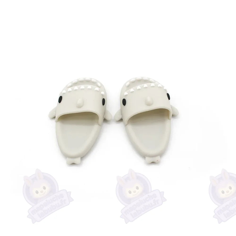 Savates d'été coloré pour Labubu-MaPelucheLabubu.fr | Adoptez votre Labubu : Peluches et Figurines Uniques