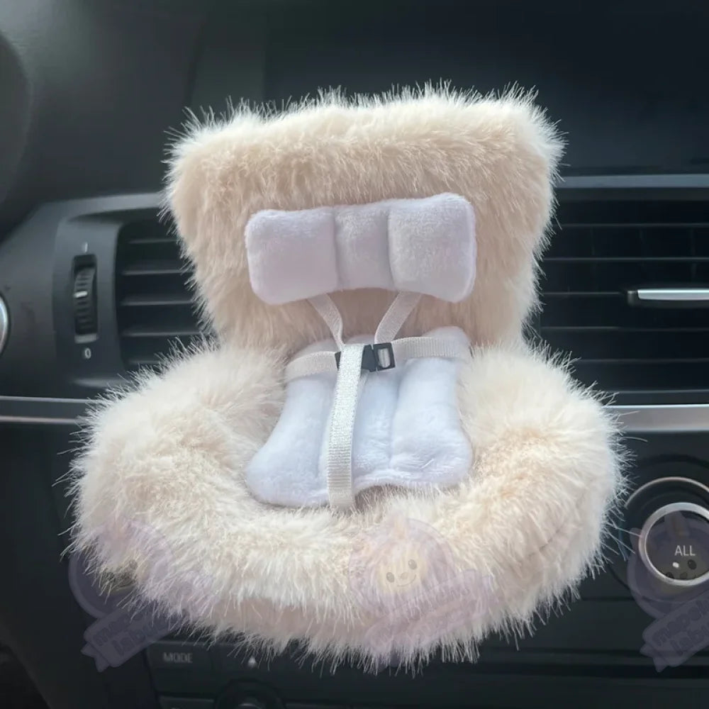 Siège auto en fourrure Labubu-MaPelucheLabubu.fr | Adoptez votre Labubu : Peluches et Figurines Uniques
