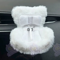 Siège auto en fourrure Labubu - modèle white - MaPelucheLabubu.fr | Adoptez votre Labubu : Peluches et Figurines Uniques