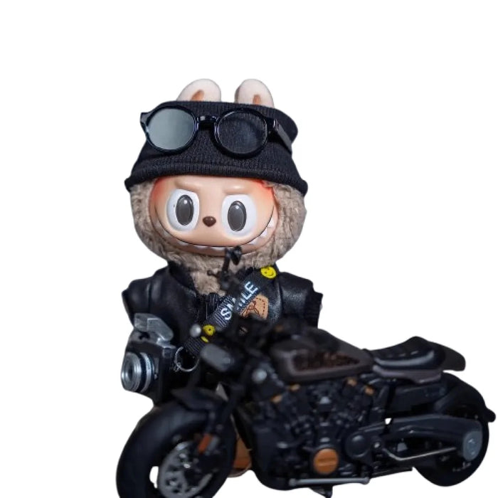 Tenue complète labubu avec monocycle-MaPelucheLabubu.fr | Adoptez votre Labubu : Peluches et Figurines Uniques