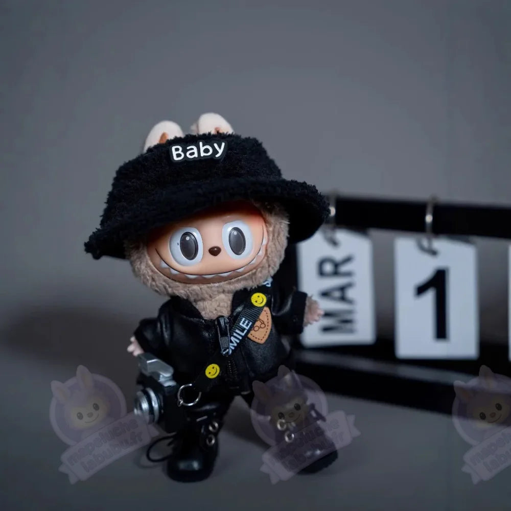 Tenue complète labubu avec monocycle-MaPelucheLabubu.fr | Adoptez votre Labubu : Peluches et Figurines Uniques