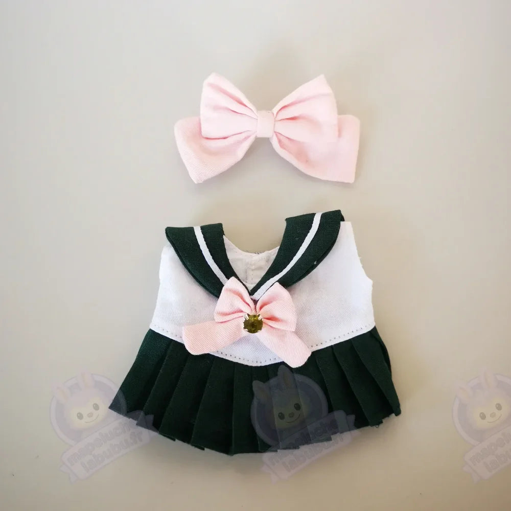 Uniforme rouge pour Labubu-MaPelucheLabubu.fr | Adoptez votre Labubu : Peluches et Figurines Uniques