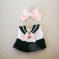 Uniforme rouge pour Labubu - modèle Blackish Green - MaPelucheLabubu.fr | Adoptez votre Labubu : Peluches et Figurines Uniques