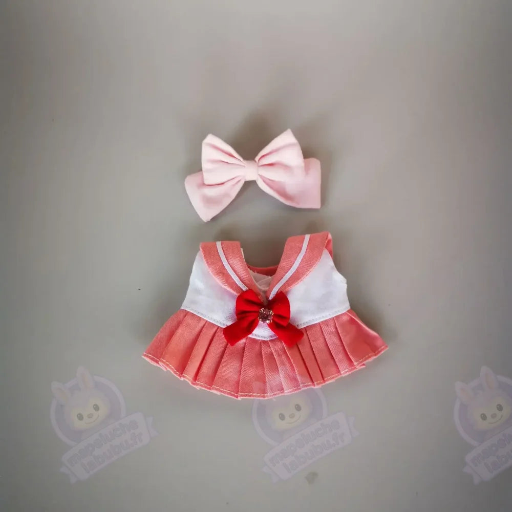 Uniforme rouge pour Labubu-MaPelucheLabubu.fr | Adoptez votre Labubu : Peluches et Figurines Uniques