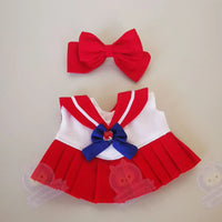 Uniforme rouge pour Labubu - modèle Red - MaPelucheLabubu.fr | Adoptez votre Labubu : Peluches et Figurines Uniques