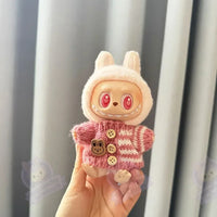 Vêtement en laine labubu series - modèle 5 / no doll - MaPelucheLabubu.fr | Adoptez votre Labubu : Peluches et Figurines Uniques