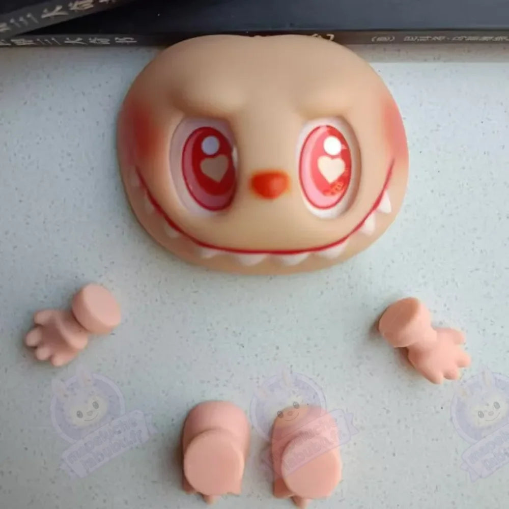 Visage interchangeable en vinyl Labubu-MaPelucheLabubu.fr | Adoptez votre Labubu : Peluches et Figurines Uniques