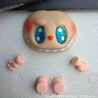 Visage interchangeable en vinyl Labubu - modèle C - MaPelucheLabubu.fr | Adoptez votre Labubu : Peluches et Figurines Uniques