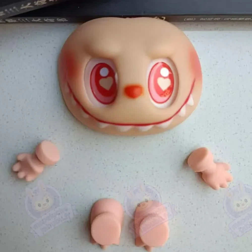 Visage interchangeable en vinyl Labubu-MaPelucheLabubu.fr | Adoptez votre Labubu : Peluches et Figurines Uniques
